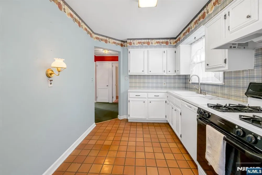 229 Cedar Ln, River Vale, NJ 07675