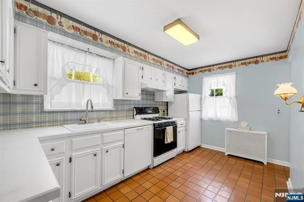 229 Cedar Ln, River Vale, NJ 07675