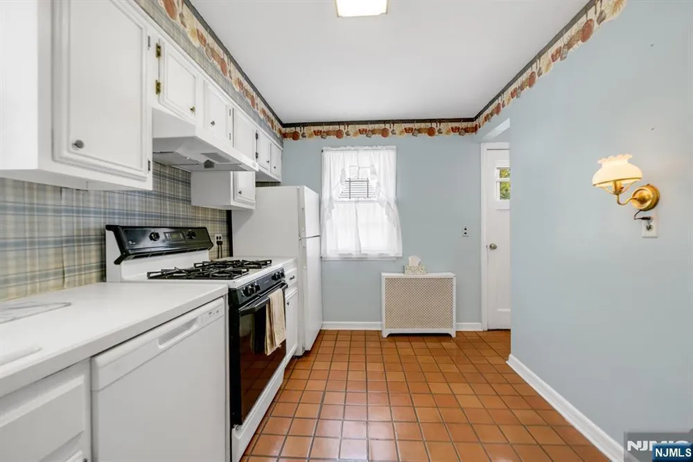 229 Cedar Ln, River Vale, NJ 07675