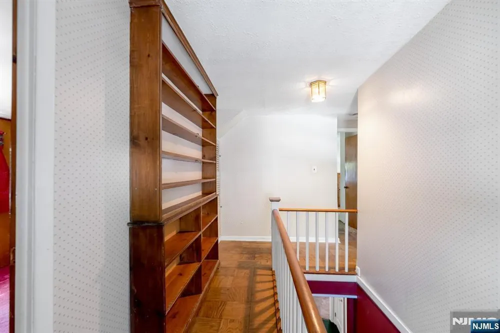 229 Cedar Ln, River Vale, NJ 07675
