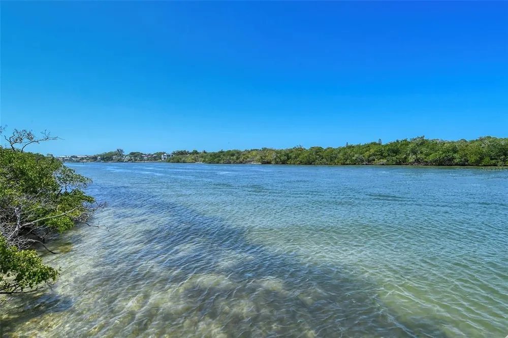 5260 Heron Way, Sarasota, FL 34231