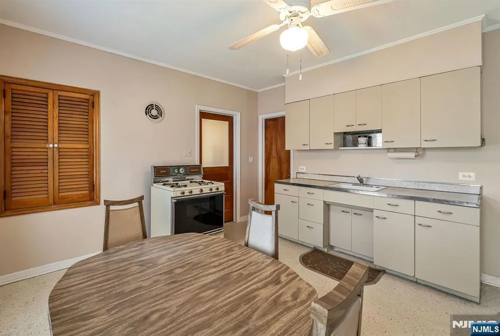 54 Gall Ave, Elmwood Park, NJ 07407