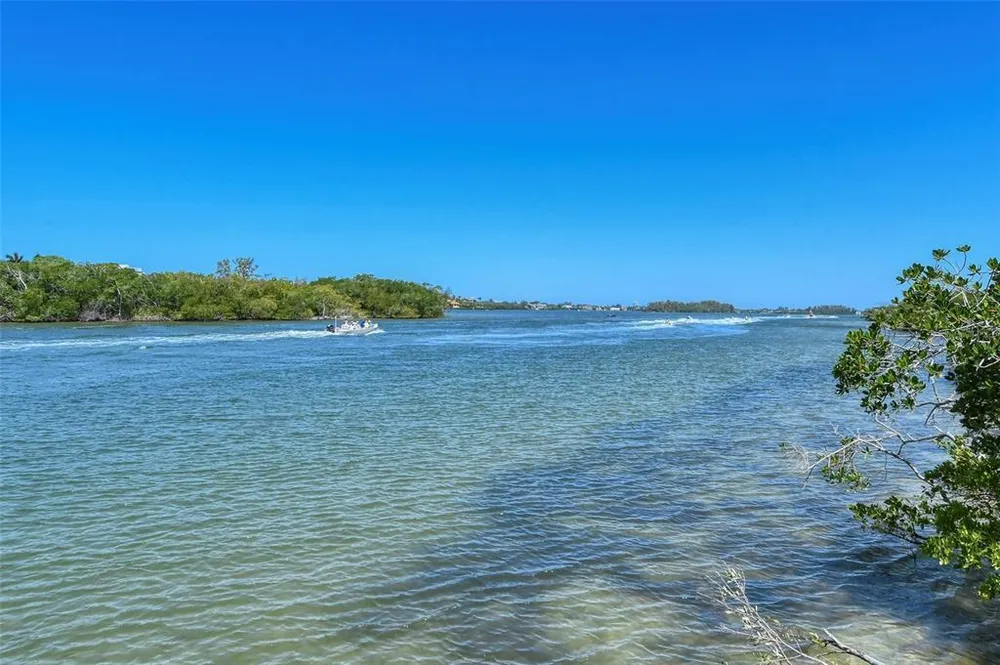 5260 Heron Way, Sarasota, FL 34231