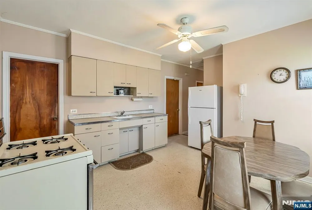 54 Gall Ave, Elmwood Park, NJ 07407
