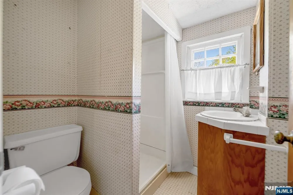 229 Cedar Ln, River Vale, NJ 07675