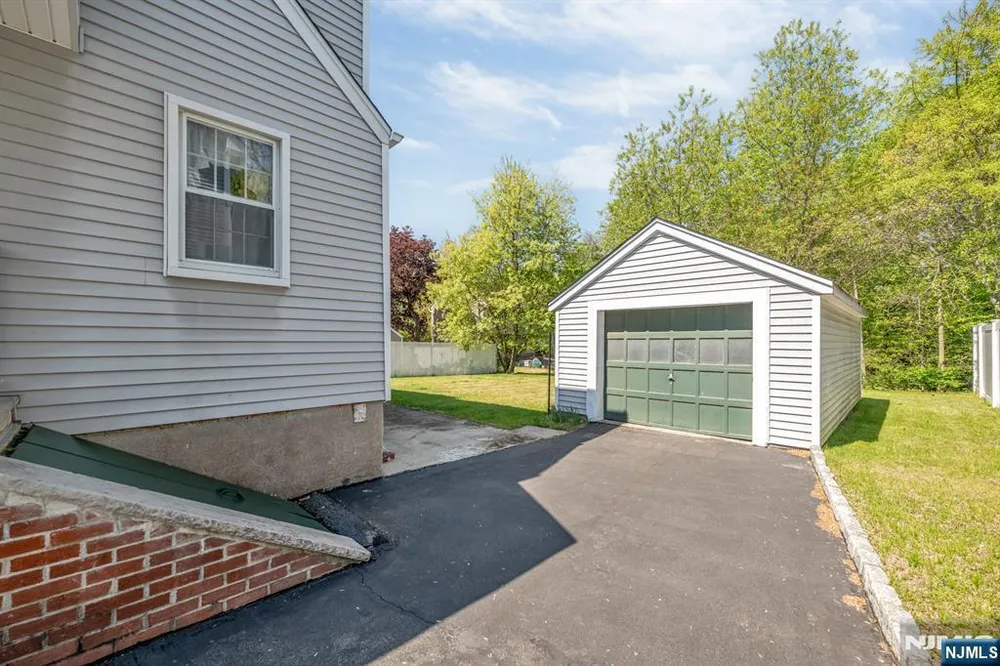 229 Cedar Ln, River Vale, NJ 07675