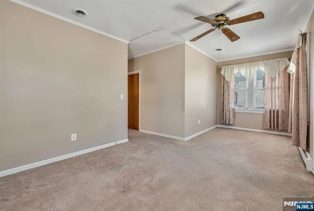 54 Gall Ave, Elmwood Park, NJ 07407