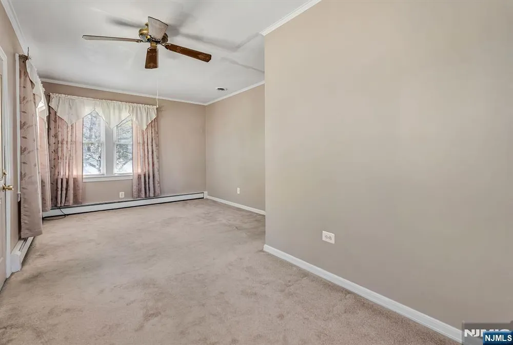 54 Gall Ave, Elmwood Park, NJ 07407