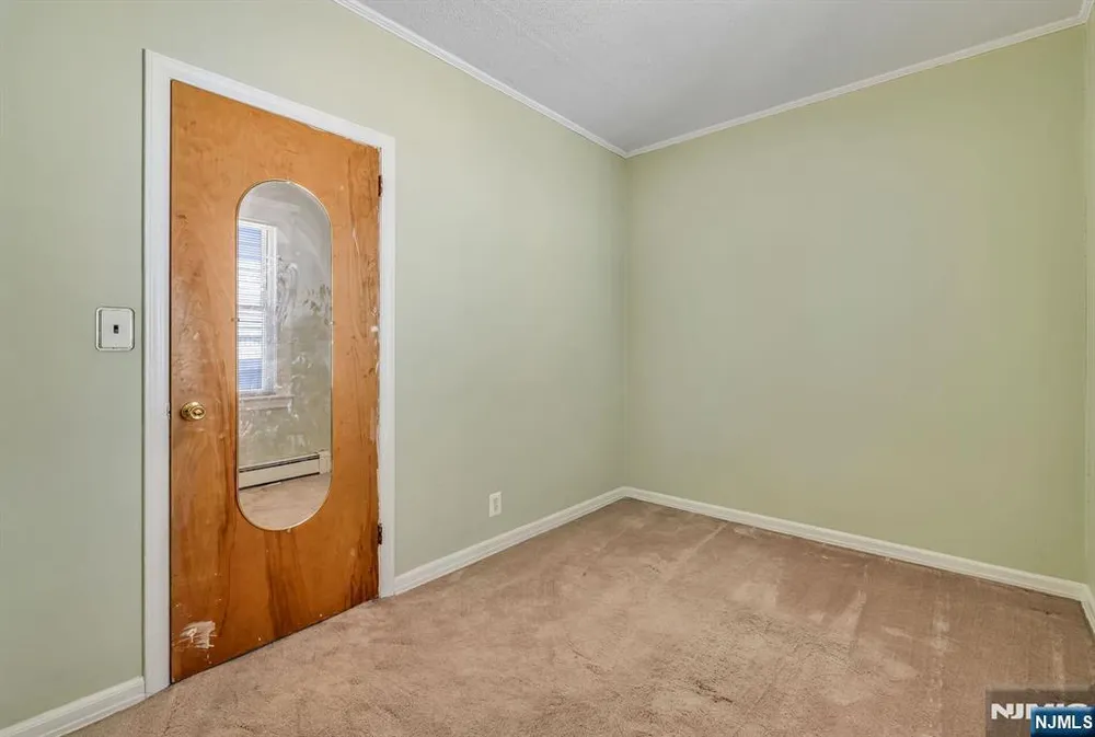 54 Gall Ave, Elmwood Park, NJ 07407
