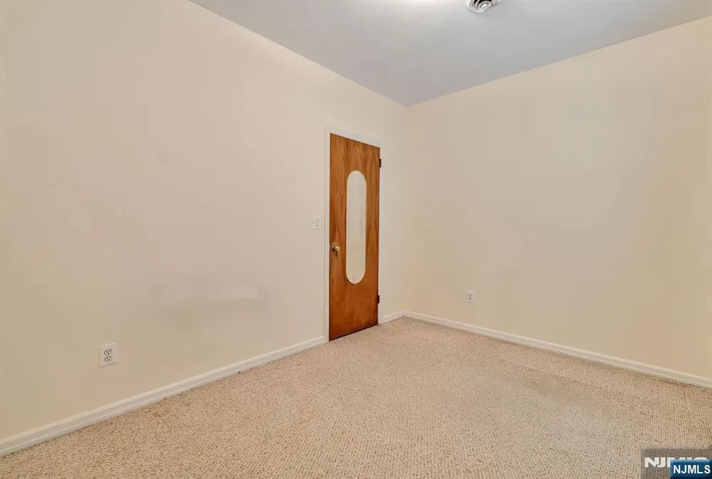54 Gall Ave, Elmwood Park, NJ 07407
