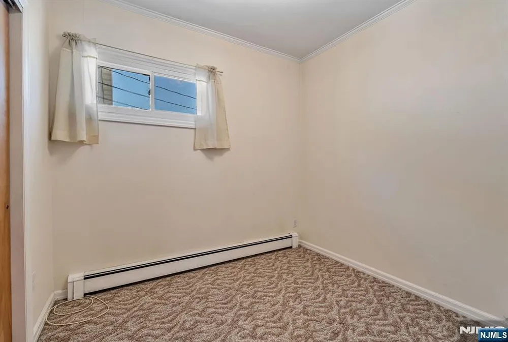 54 Gall Ave, Elmwood Park, NJ 07407