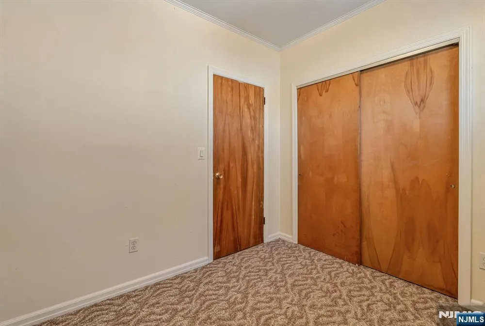 54 Gall Ave, Elmwood Park, NJ 07407