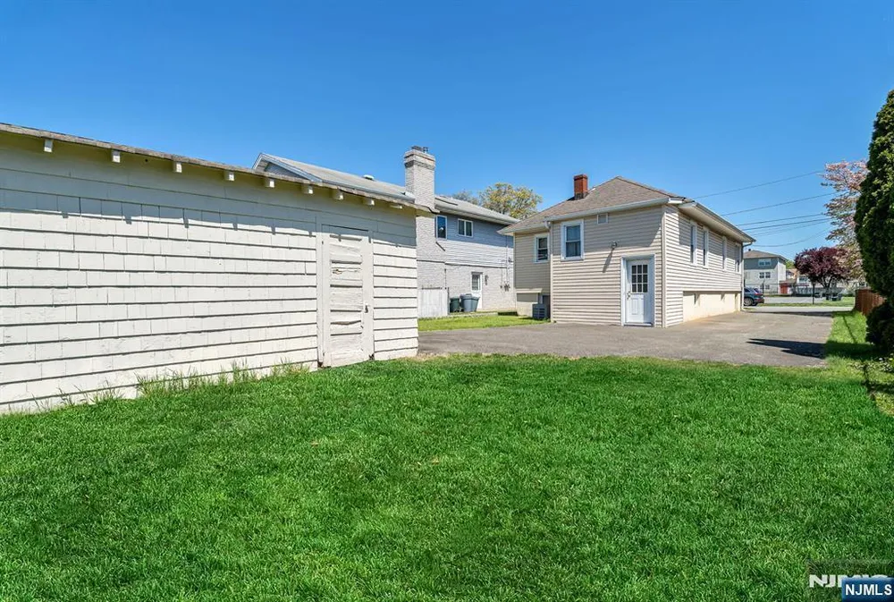 54 Gall Ave, Elmwood Park, NJ 07407