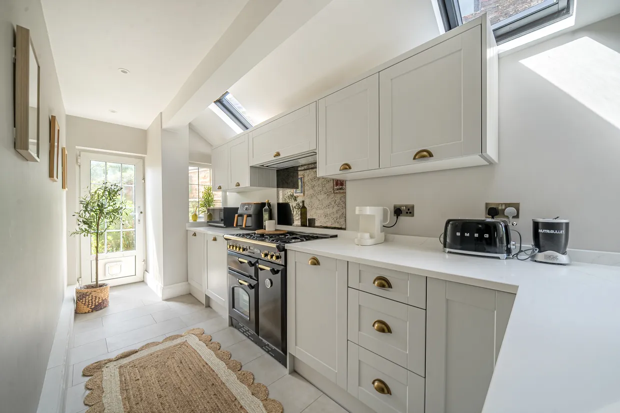 White House Close, Wooburn Green, HP10 photo 2