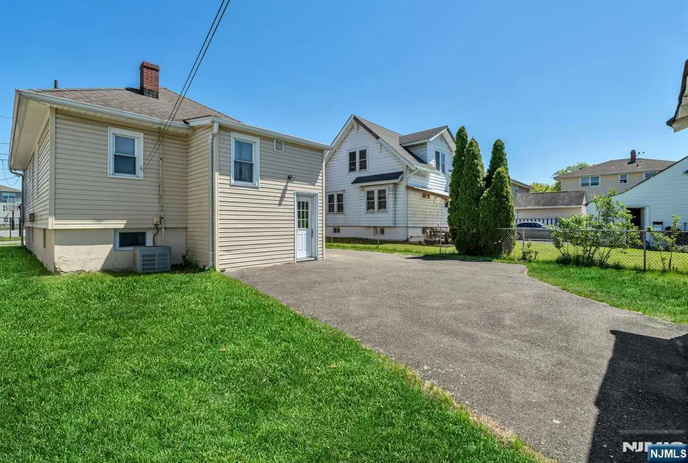 54 Gall Ave, Elmwood Park, NJ 07407