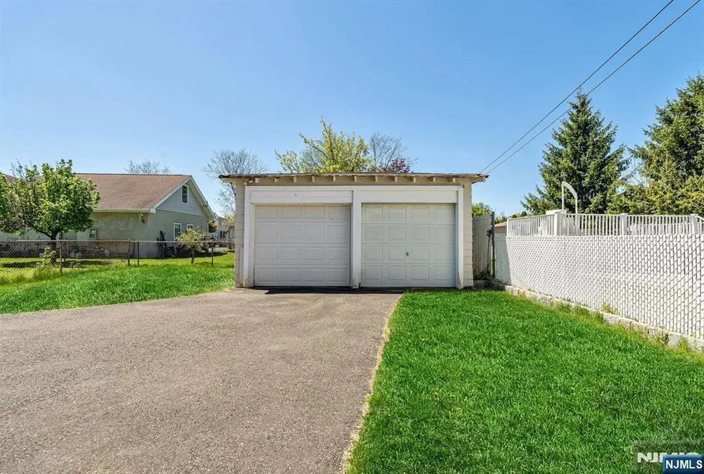 54 Gall Ave, Elmwood Park, NJ 07407