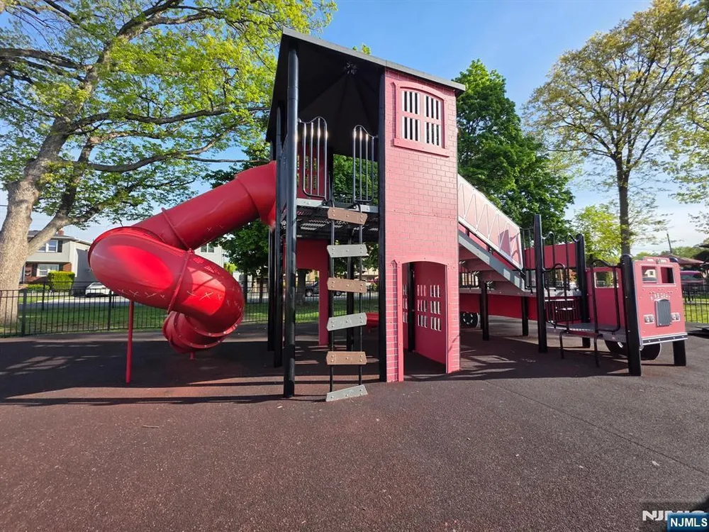 54 Gall Ave, Elmwood Park, NJ 07407