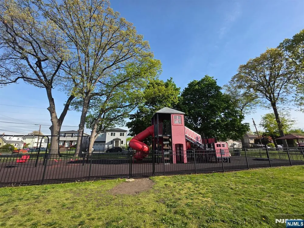 54 Gall Ave, Elmwood Park, NJ 07407