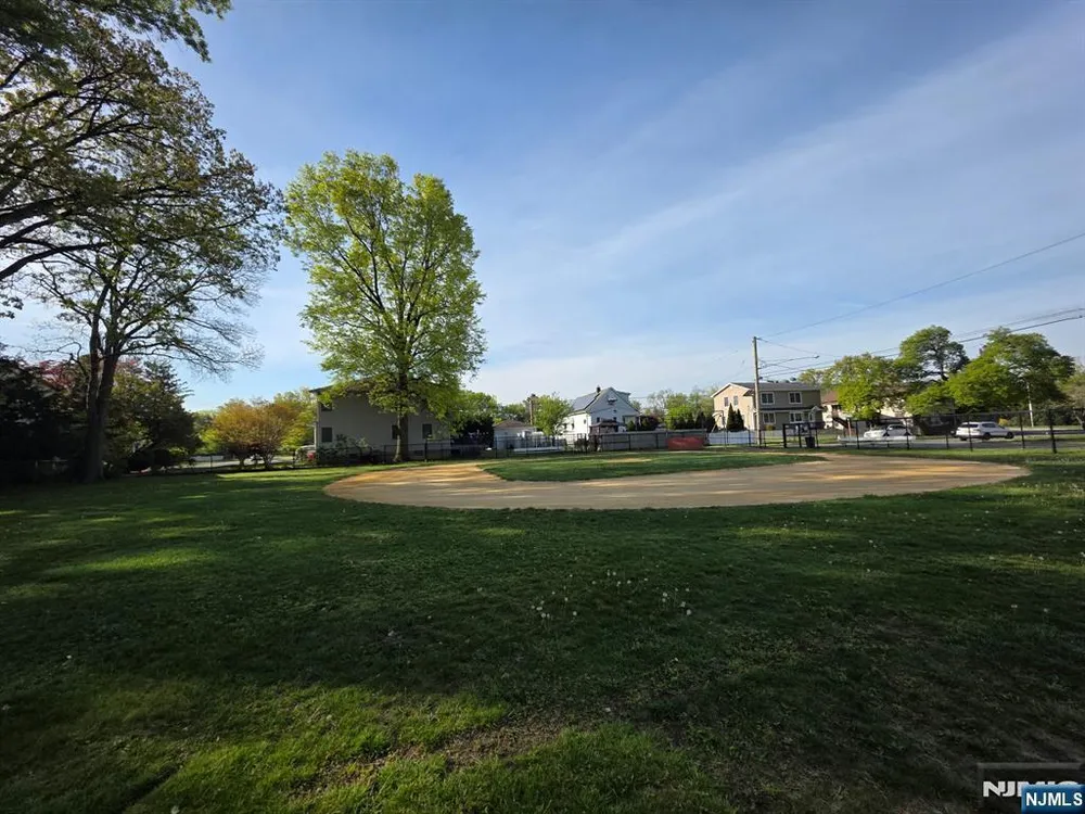 54 Gall Ave, Elmwood Park, NJ 07407
