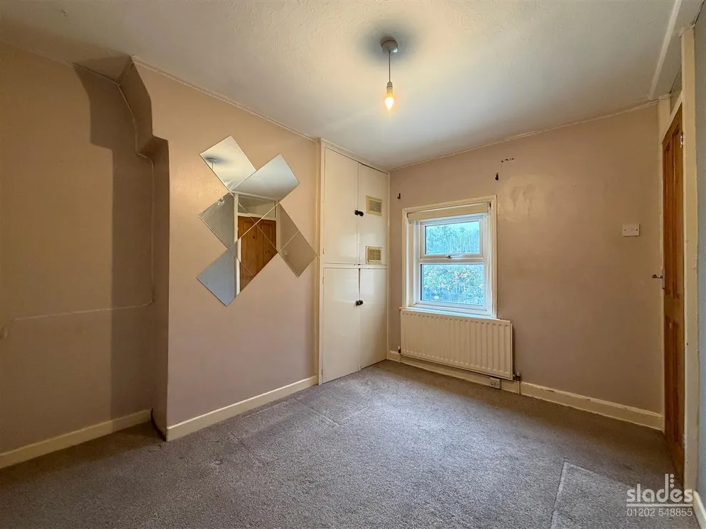 Property carousel item 9