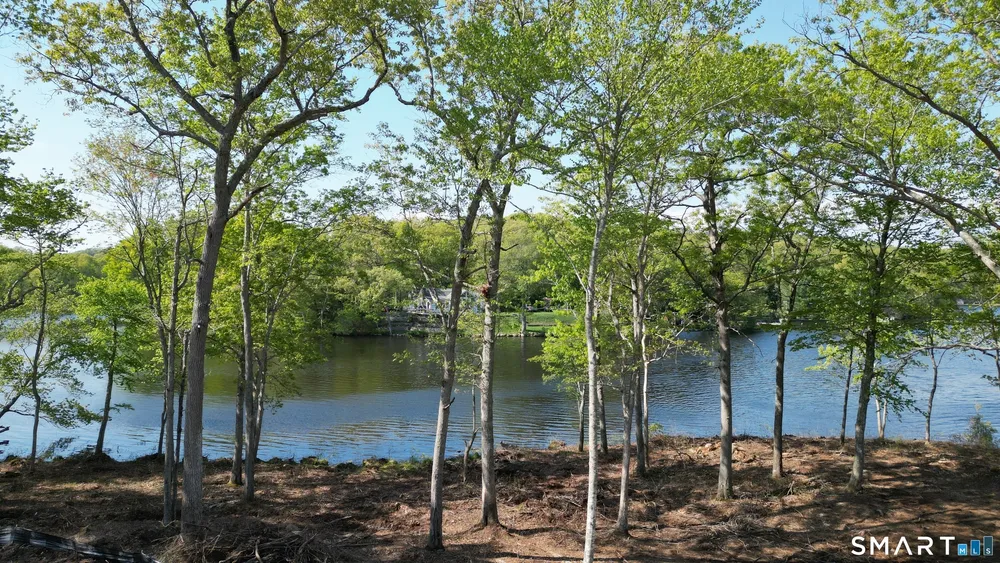 60 Heritage Rd, East Lyme, CT 06333