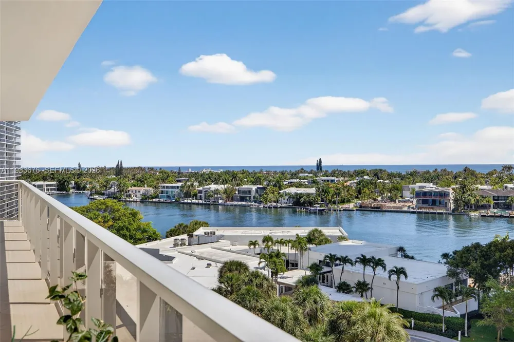 20281 E Country Club Dr, Aventura, FL 33180
