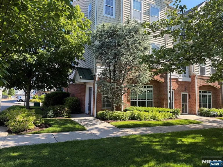815 Deluca Rd, Belleville, NJ 07109