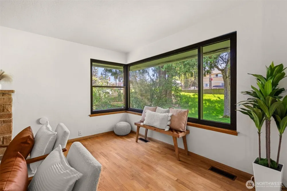 2426 S 142nd St, SeaTac, WA 98168