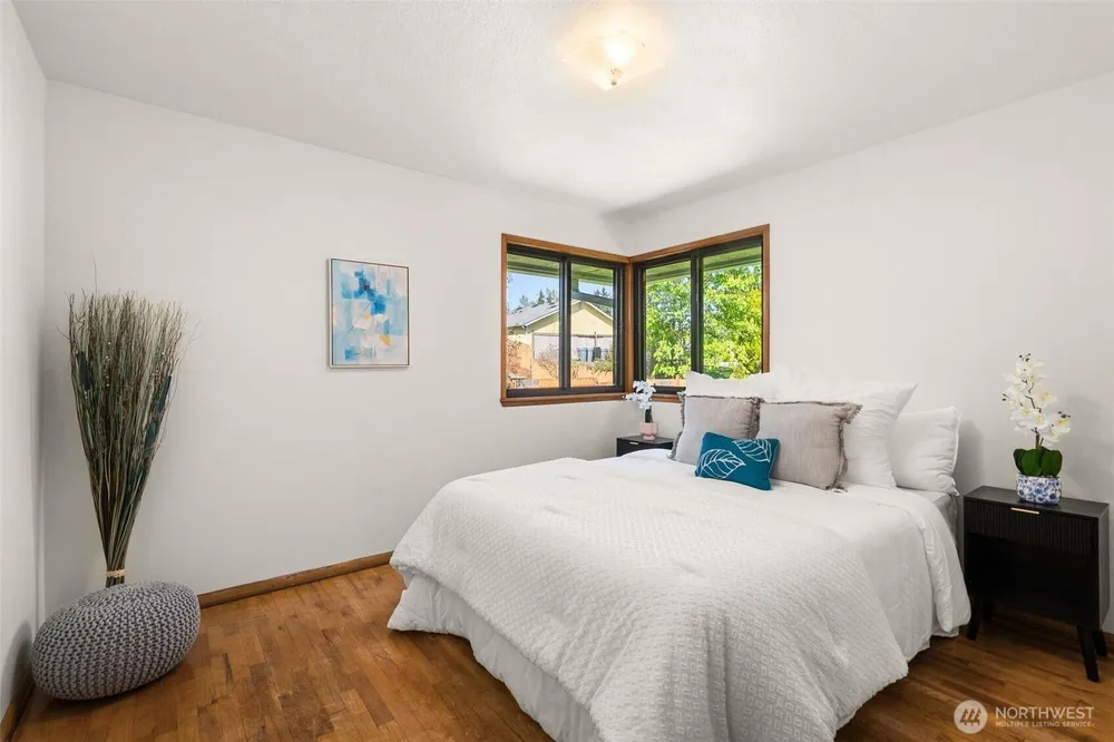2426 S 142nd St, SeaTac, WA 98168