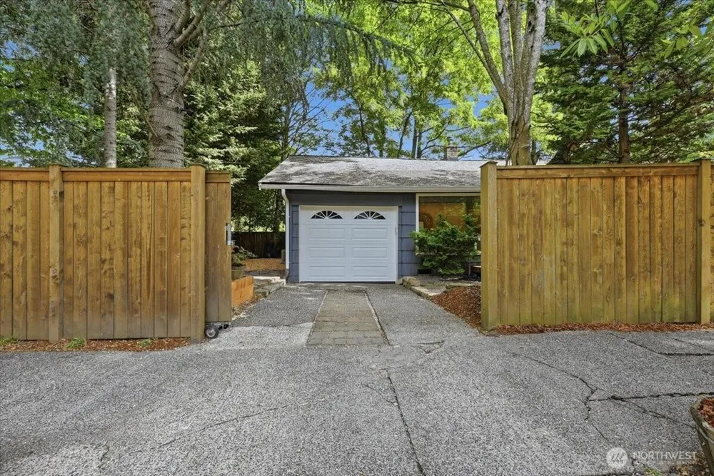 2804 EAST HOWELL STREET, Seattle, WA 98122