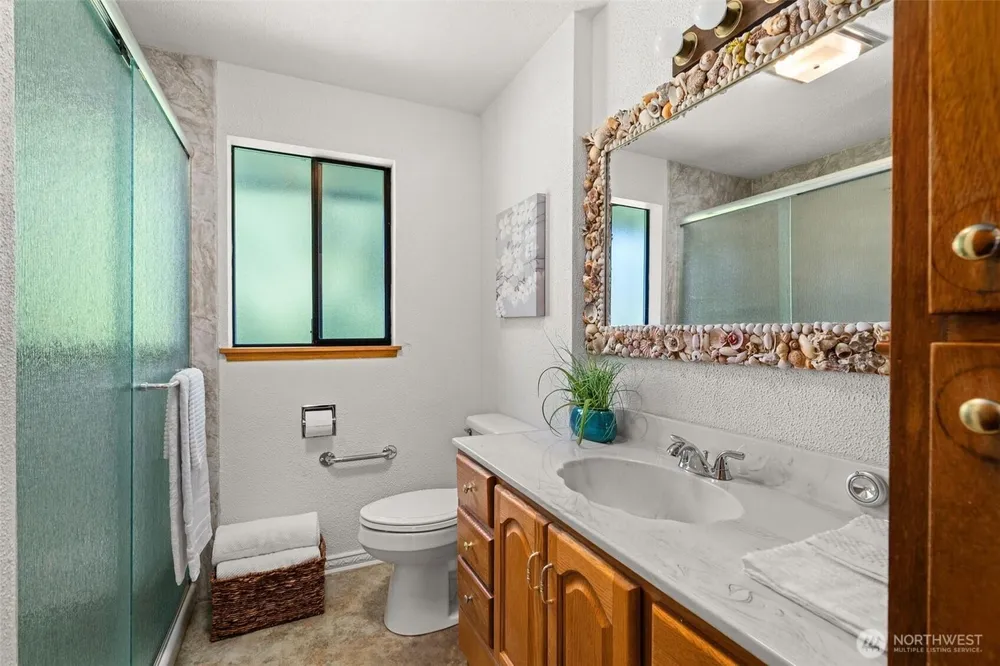 2426 S 142nd St, SeaTac, WA 98168
