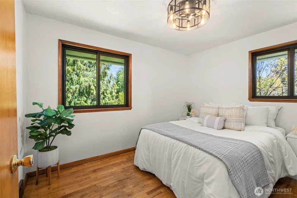 2426 S 142nd St, SeaTac, WA 98168