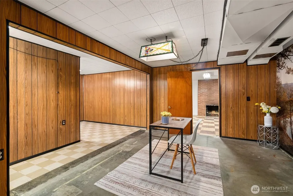 2426 S 142nd St, SeaTac, WA 98168