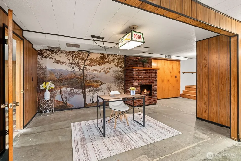 2426 S 142nd St, SeaTac, WA 98168