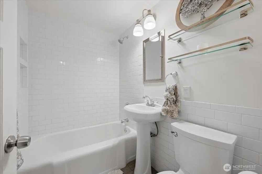 2804 EAST HOWELL STREET, Seattle, WA 98122