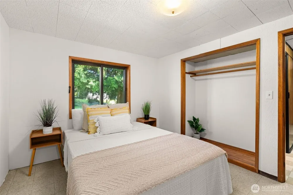 2426 S 142nd St, SeaTac, WA 98168