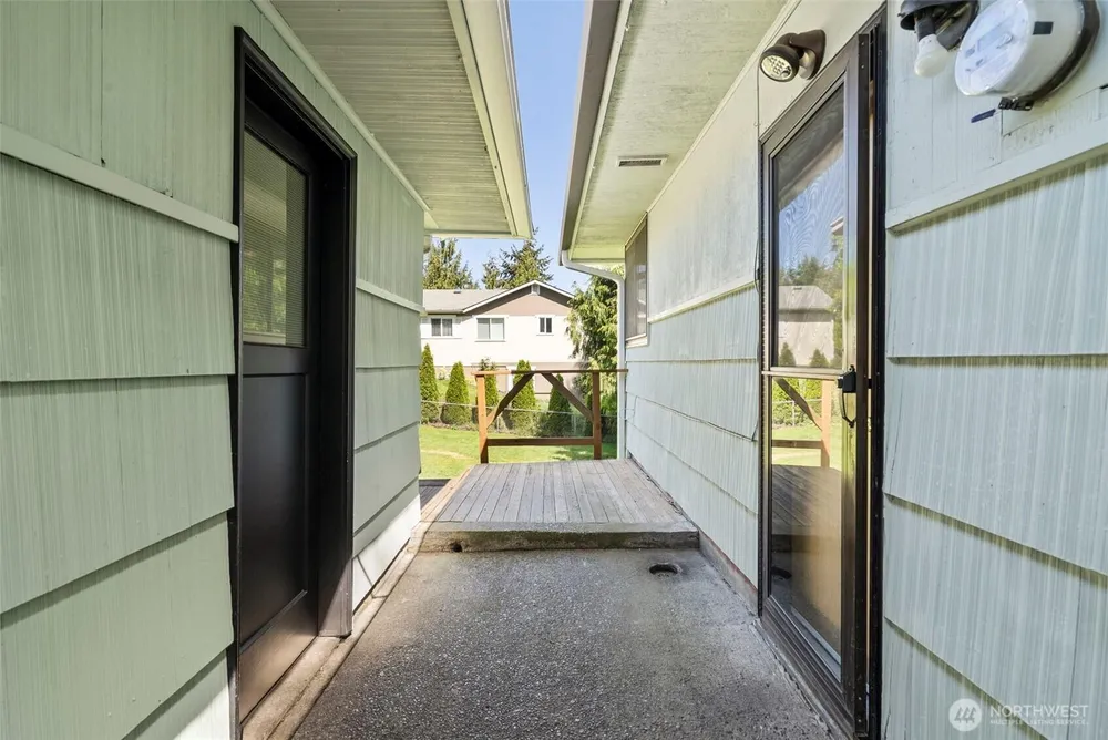 2426 S 142nd St, SeaTac, WA 98168