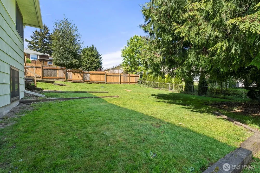 2426 S 142nd St, SeaTac, WA 98168