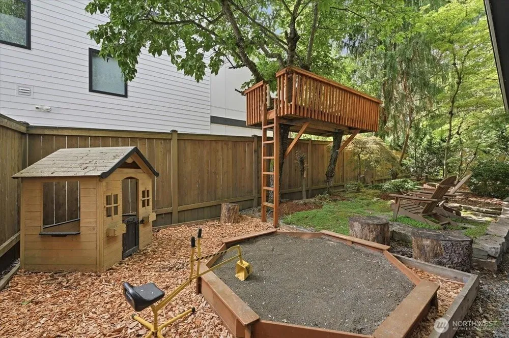 2804 EAST HOWELL STREET, Seattle, WA 98122