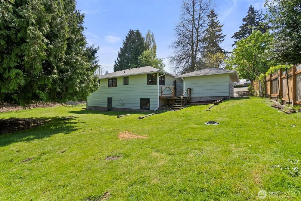 2426 S 142nd St, SeaTac, WA 98168