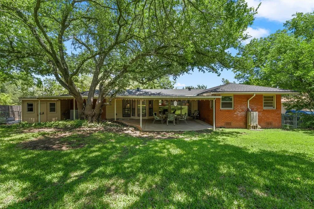 3924 N 30th St, Waco, TX 76708