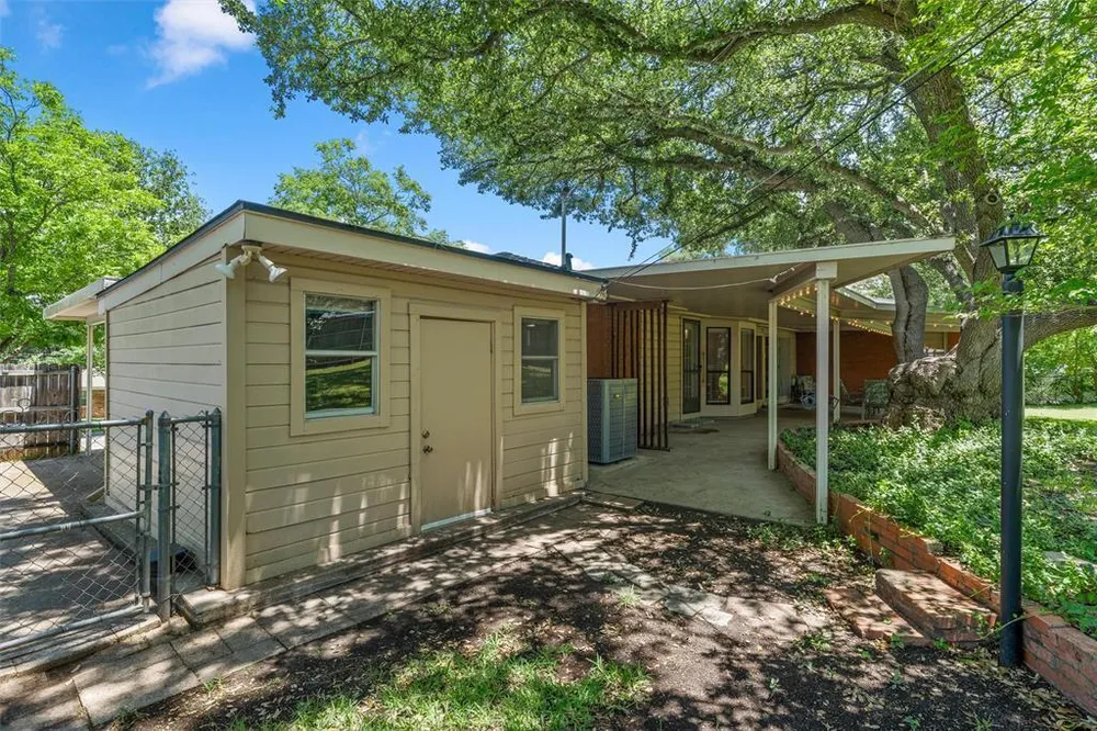 3924 N 30th St, Waco, TX 76708