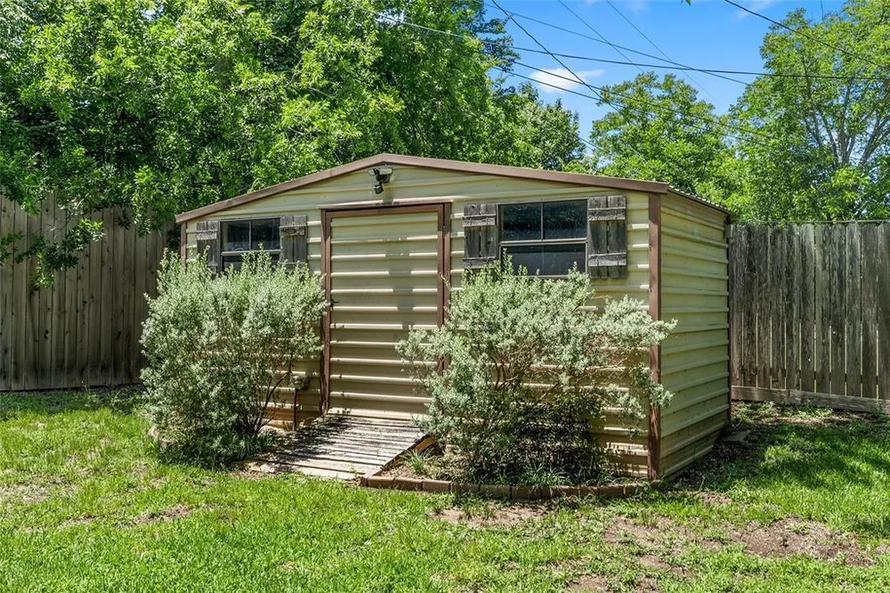 3924 N 30th St, Waco, TX 76708