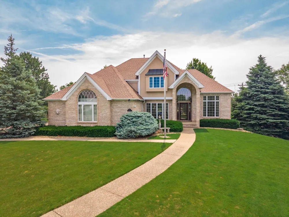 17 Smokey Ct, Bloomington, IL 61704
