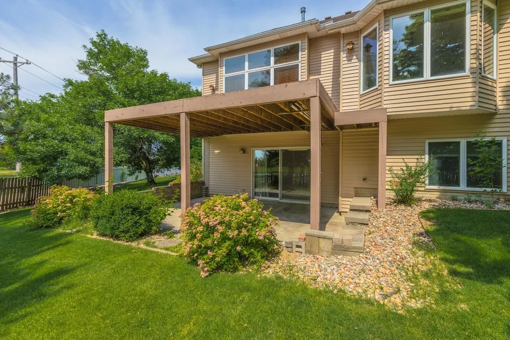 17 Smokey Ct, Bloomington, IL 61704