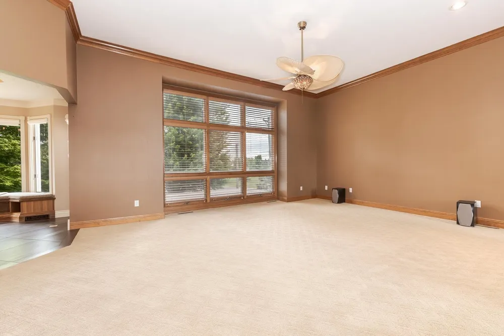 17 Smokey Ct, Bloomington, IL 61704