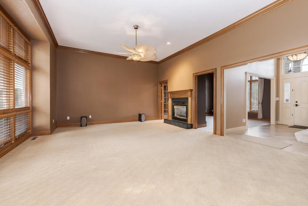 17 Smokey Ct, Bloomington, IL 61704