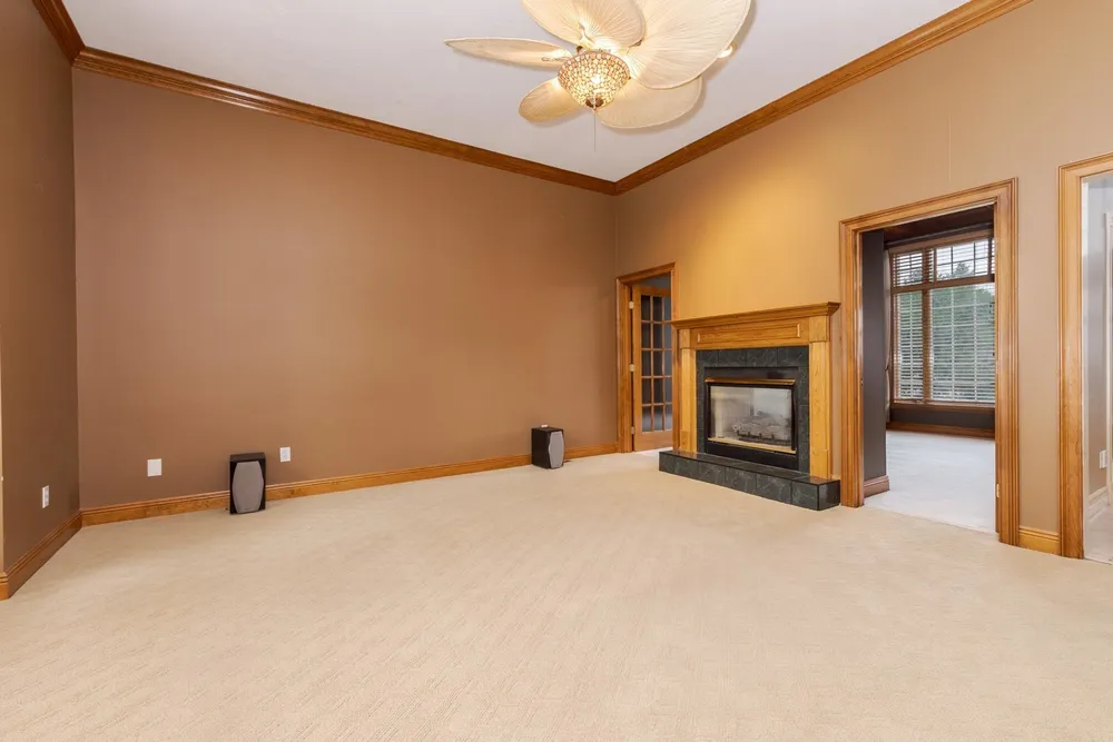 17 Smokey Ct, Bloomington, IL 61704