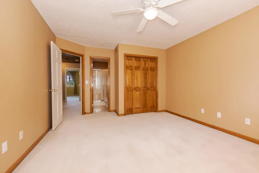 17 Smokey Ct, Bloomington, IL 61704