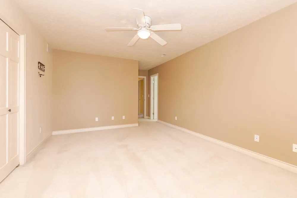 17 Smokey Ct, Bloomington, IL 61704
